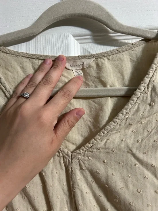 Women’s Cream Peplum V-Neck Top - Picture 2 of 2